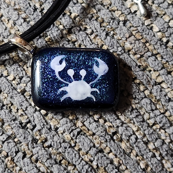 Handpainted Artisan Crab Necklace Pendant Charm Coastal Beach - Picture 3 of 4
